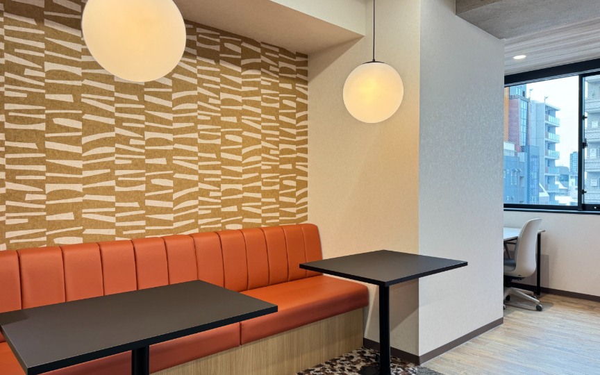 【敷金最大0】渋谷駅徒歩6分！青山通り沿い、屋上テラス付きの築浅フルセットアップオフィスの写真3