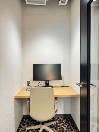 【敷金最大0】渋谷駅徒歩6分！青山通り沿い、屋上テラス付きの築浅セットアップオフィスの写真4