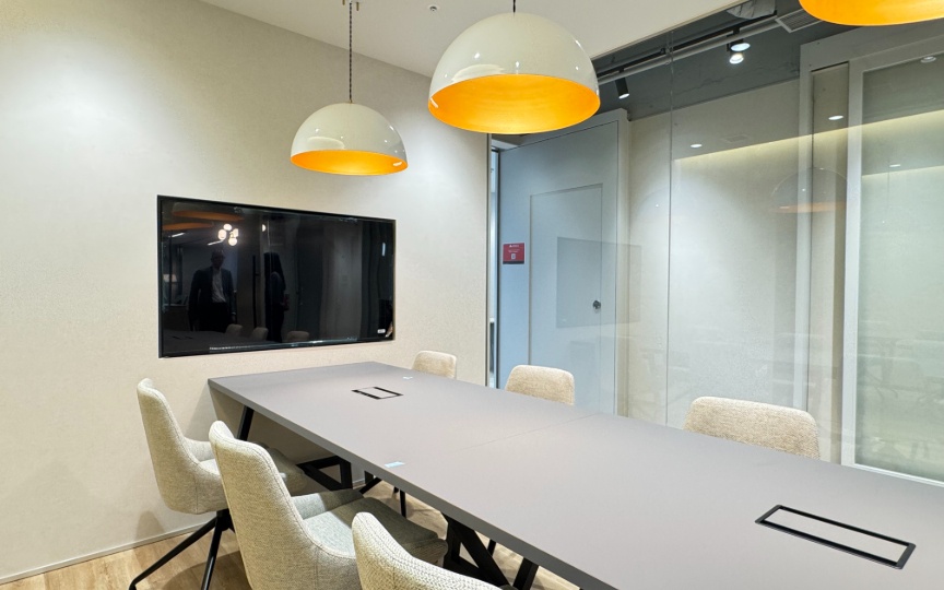 四谷三丁目駅徒歩5分｜ブランディングにも最適な、内装充実の築浅フルセットアップオフィスの写真3