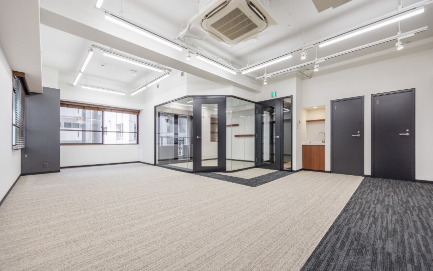 秋葉原駅徒歩5分！外観リニューアル済み、専用テラス付きの小規模向けセットアップオフィス