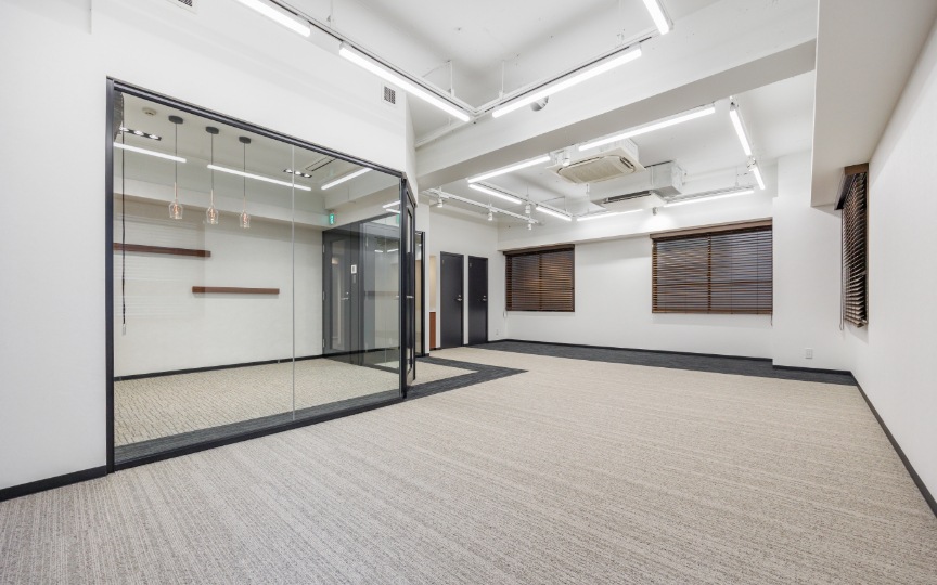 秋葉原駅徒歩5分！外観リニューアル済み、専用テラス付きの小規模向けセットアップオフィスの写真5