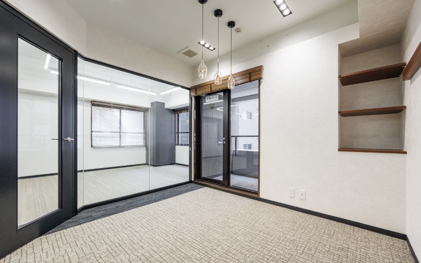 秋葉原駅徒歩5分！外観リニューアル済み、専用テラス付きの小規模向けセットアップオフィスの写真7