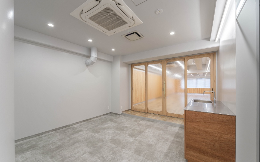 四谷三丁目徒歩2分！敷金1ヶ月のみ／原状回復不要のセットアップオフィスの写真6