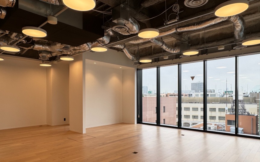 JR神田駅徒歩5分！ラウンジやサーバー室まで完備、屋上庭園も利用可能なセットアップオフィスの写真4