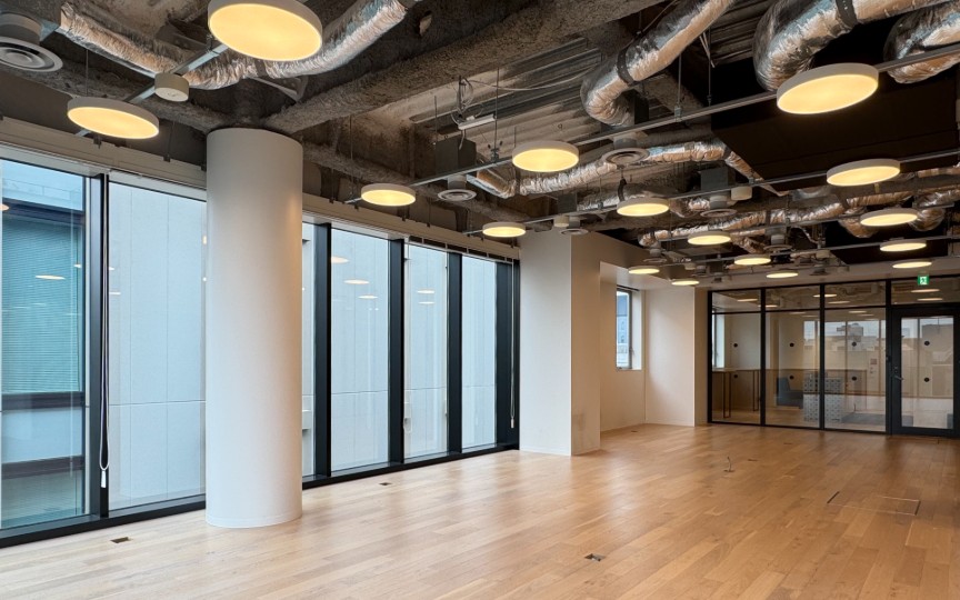 JR神田駅徒歩5分！ラウンジやサーバー室まで完備、屋上庭園も利用可能なセットアップオフィスの写真6