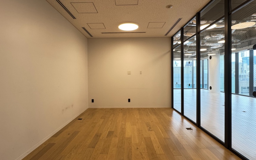 JR神田駅徒歩5分！ラウンジやサーバー室まで完備、屋上庭園も利用可能なセットアップオフィスの写真8