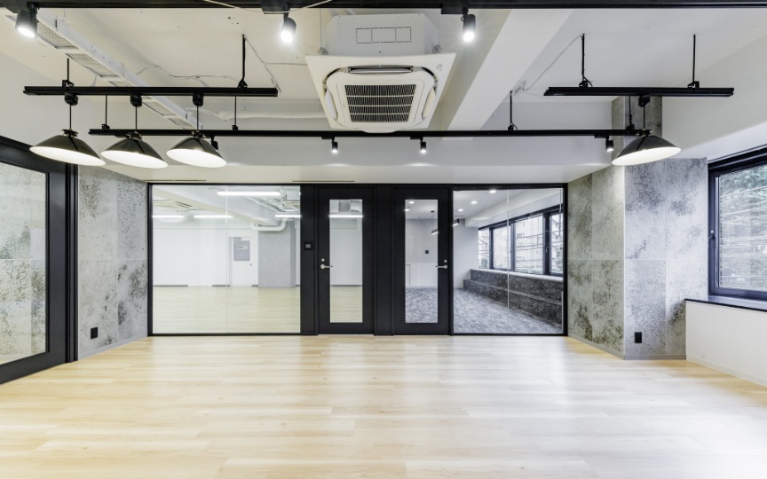 【敷金最大0】恵比寿駅徒歩7分、渋谷駅・代官山駅も徒歩圏内のシンプルモダンなセットアップオフィス