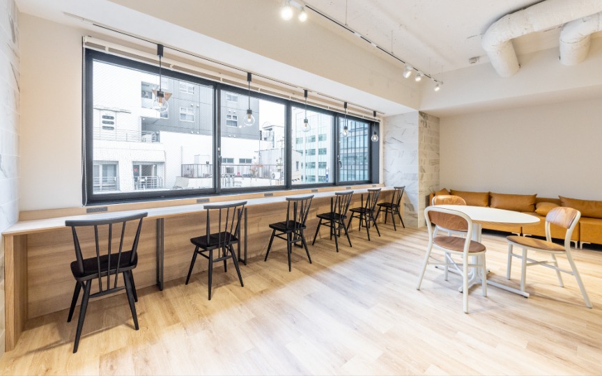 JR馬喰町駅徒歩2分、明るく温かみのある空間が魅力のセットアップオフィスの写真5