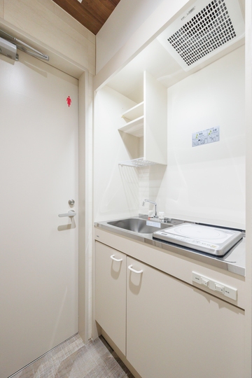 神田駅徒歩1分！内装工事不要、家具付き会議室も備えたセットアップオフィスの写真1