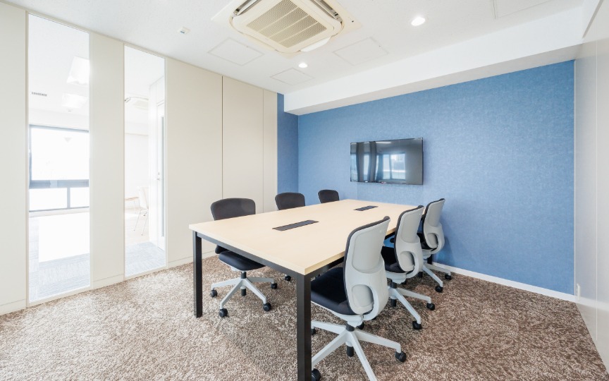 神田駅徒歩1分！内装工事不要、家具付き会議室も備えたセットアップオフィスの写真11