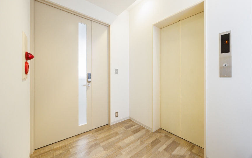 神田駅徒歩1分！内装工事不要、家具付き会議室も備えたセットアップオフィスの写真2