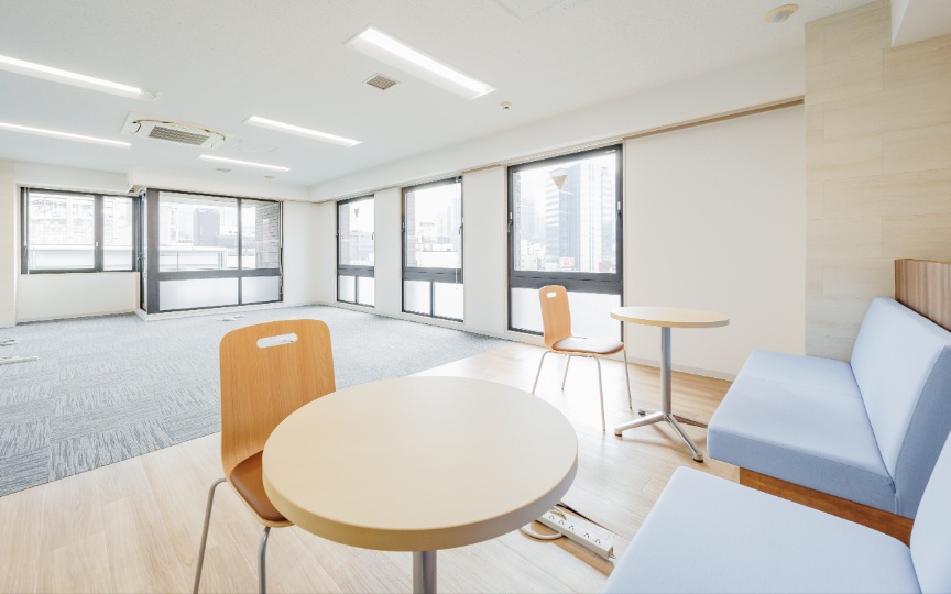 神田駅徒歩1分！内装工事不要、家具付き会議室も備えたセットアップオフィスの写真6