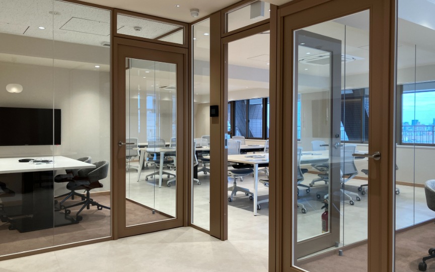 【仲介手数料0】新宿御苑前駅4分！25年9月リニューアルのフルセットアップオフィスの写真5