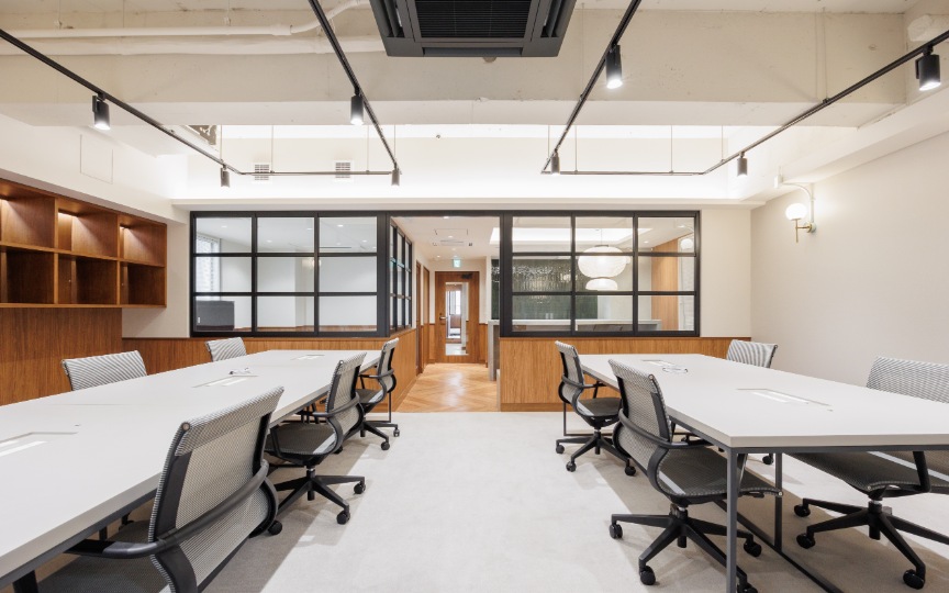 【敷金・原状回復不要】半蔵門駅徒歩2分｜ホテルライクな内装のフルセットアップオフィスの写真1