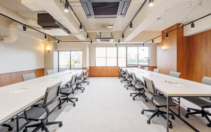 【敷金・原状回復不要】半蔵門駅徒歩2分、デザイン性と機能性を兼ね備えたフルセットアップオフィスの写真3