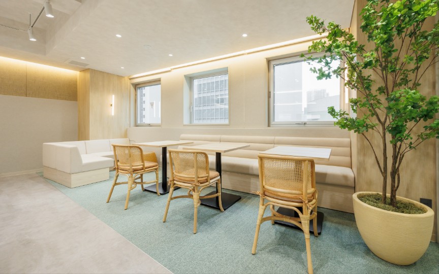 【仲介手数料不要】三田駅徒歩2分、会議スペース充実の新装フルセットアップオフィスの写真4