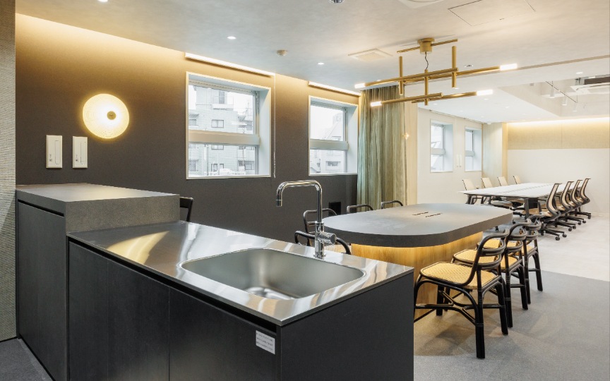 【仲介手数料不要】三田駅徒歩2分、会議スペース充実の新装フルセットアップオフィスの写真6