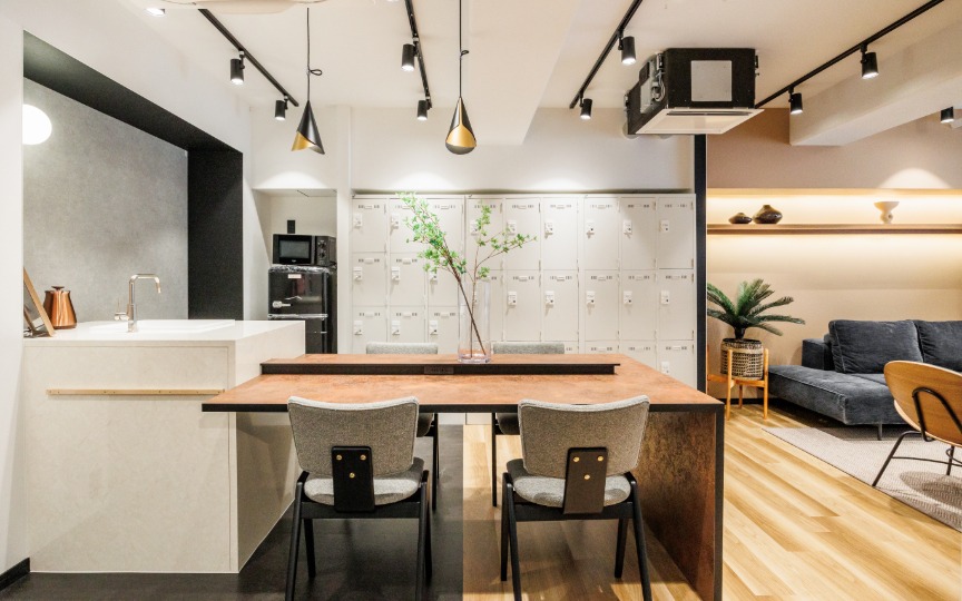 【敷金・原状回復不要】西新宿駅徒歩5分、デザイン性と機能性を兼ね備えたフルセットアップオフィスの写真5