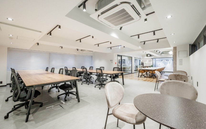 【敷金・原状回復不要】西新宿駅徒歩5分、デザイン性と機能性を兼ね備えたフルセットアップオフィスの写真9