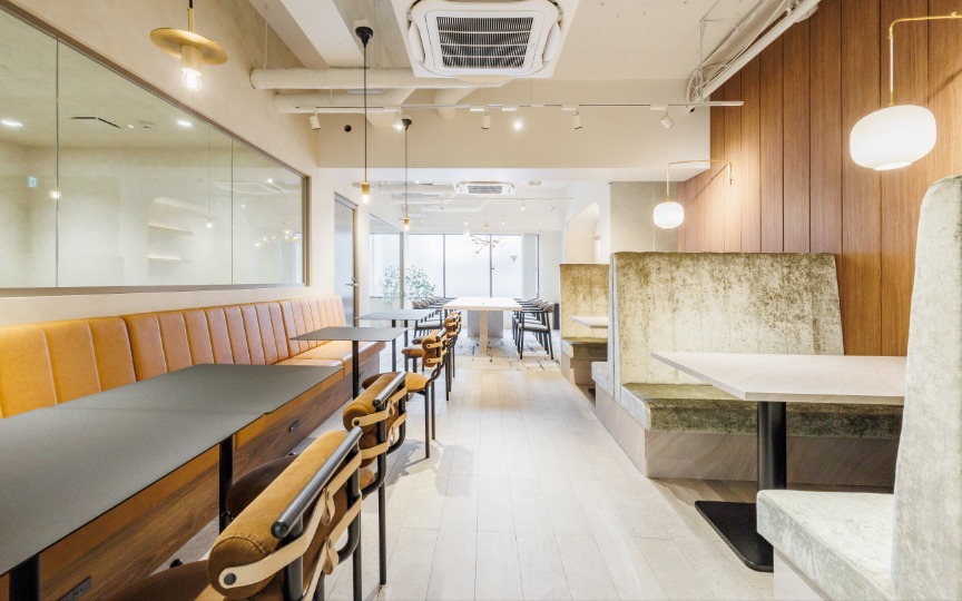 新宿御苑前駅1分！会議室3室完備、モダンな内装が魅力の新装フルセットアップオフィスの写真2