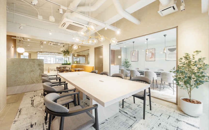 新宿御苑前駅1分！会議室3室完備、モダンな内装が魅力の新装フルセットアップオフィスの写真3