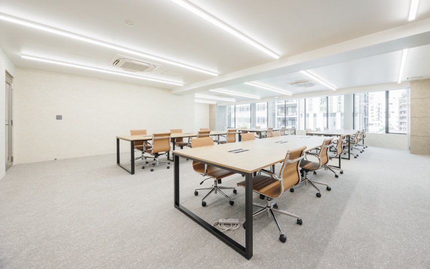 新宿御苑前駅1分！会議室3室完備、モダンな内装が魅力の新装フルセットアップオフィスの写真7