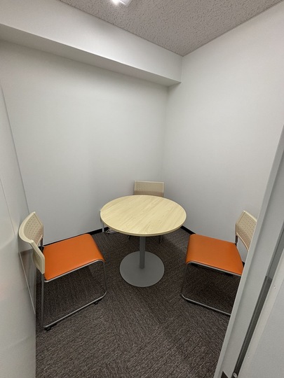 【即日入居可】六本木駅徒歩5分！内装・家具付きで人気のフルセットアップオフィスの写真8