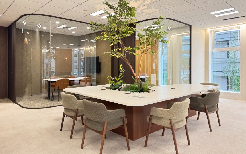 御成門徒歩4分、東京タワーを望むルーフトップ付き築浅セットアップオフィス