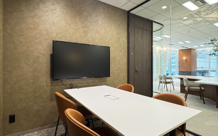 御成門徒歩4分、東京タワーを望むルーフトップ付き築浅セットアップオフィスの写真4