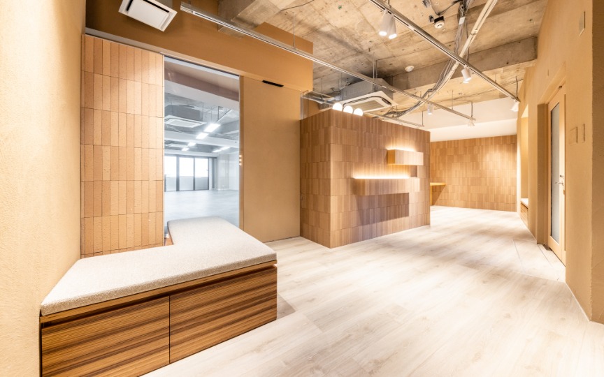 【原状回復不要】渋谷区広尾、デザイン性の高い受付エリアが魅力の内装付きセットアップオフィスの写真4