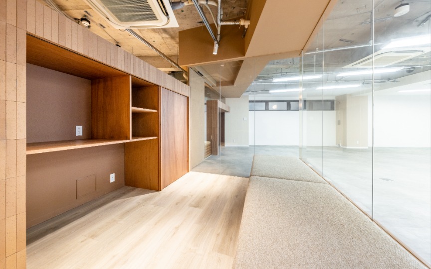 【原状回復不要】渋谷区広尾、デザイン性の高い受付エリアが魅力の内装付きセットアップオフィスの写真8