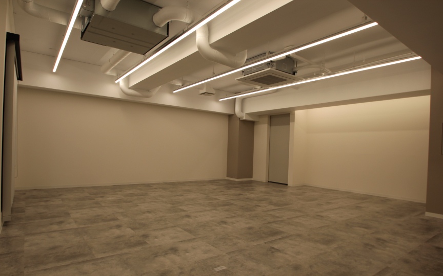 新宿三丁目駅徒歩4分！内装工事削減、ラウンジエリアまで備えたセットアップオフィスの写真4