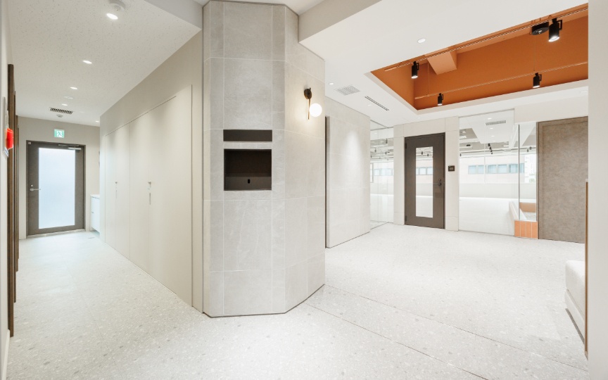 大門駅徒歩2分！ワークスペース充実の、東京タワーを臨む屋上テラス付きセットアップオフィスの写真2