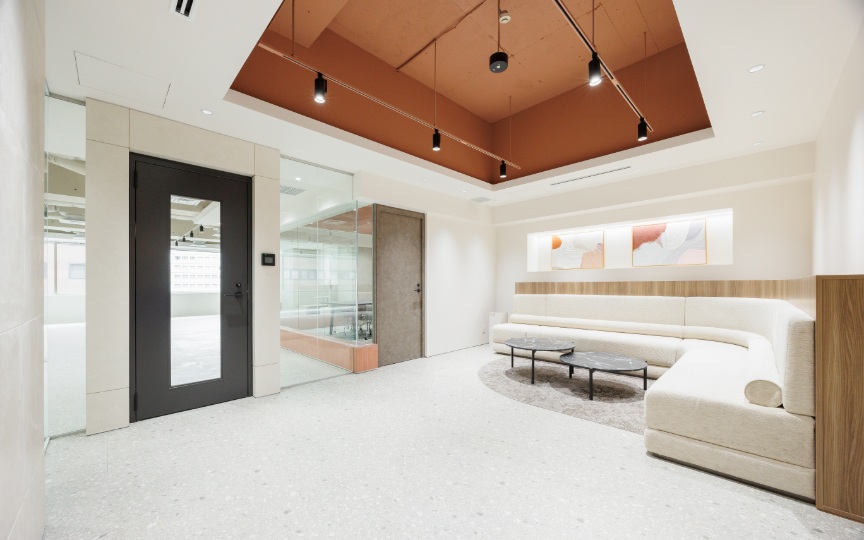 大門駅徒歩2分！ワークスペース充実の、東京タワーを臨む屋上テラス付きセットアップオフィス