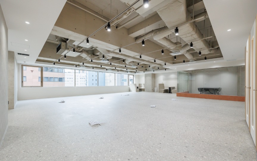 大門駅徒歩2分！ワークスペース充実の、東京タワーを臨む屋上テラス付きセットアップオフィスの写真4