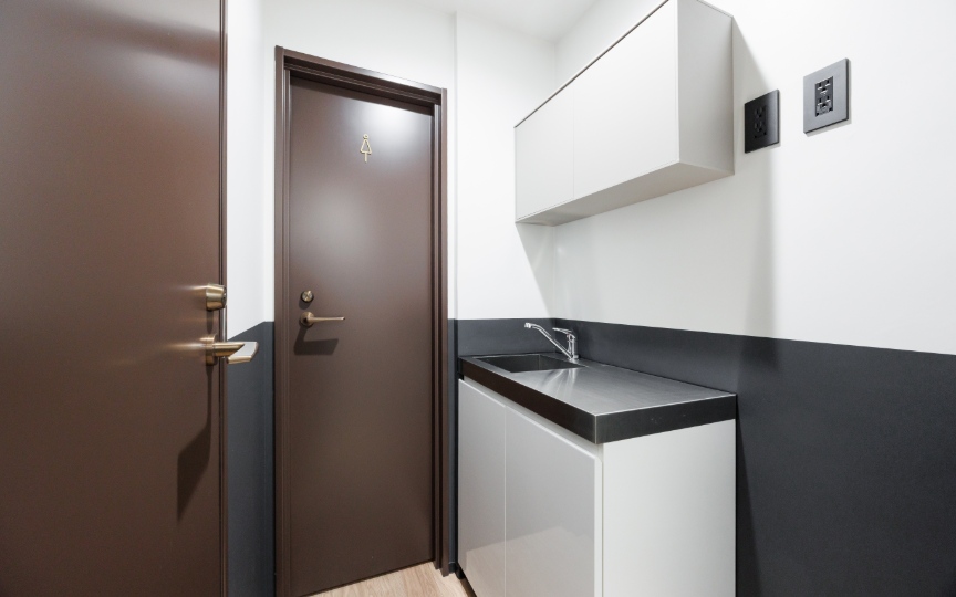 【敷金・原状回復不要】浜松町駅徒歩4分！高級感漂う内装が魅力の小規模フルセットアップオフィスの写真1