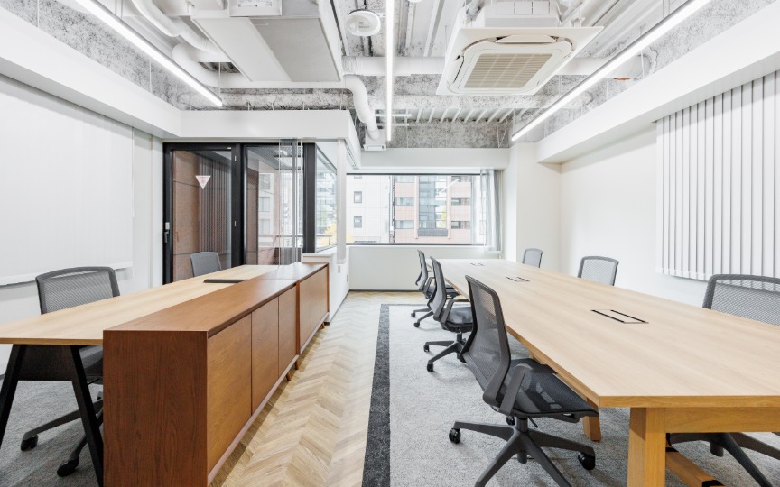 【敷金・原状回復不要】浜松町駅徒歩4分！高級感漂う内装が魅力の小規模フルセットアップオフィスの写真4