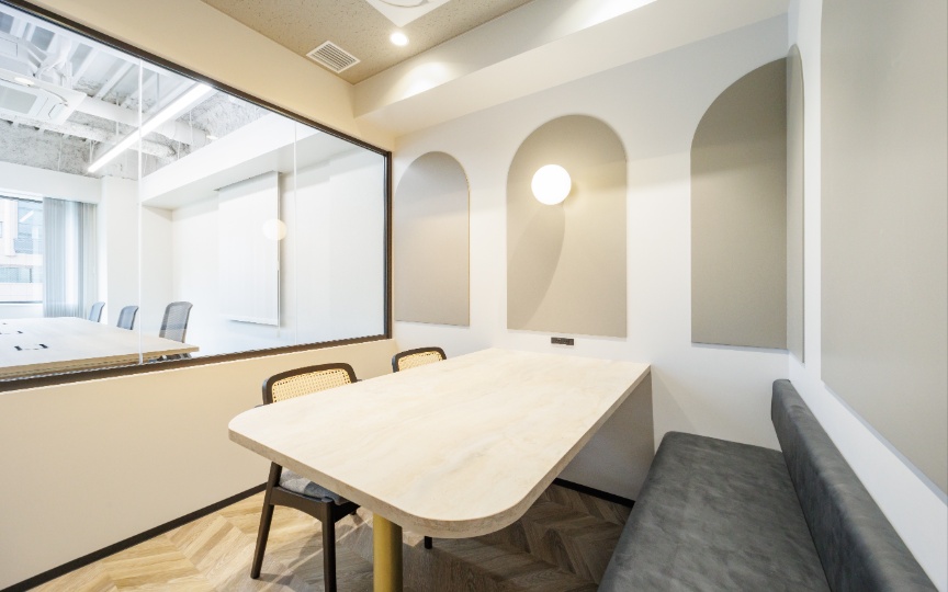 【敷金0・原状回復不要】浜松町駅徒歩3分！内装・家具・Wi-Fi完備のフルセットアップオフィスの写真1