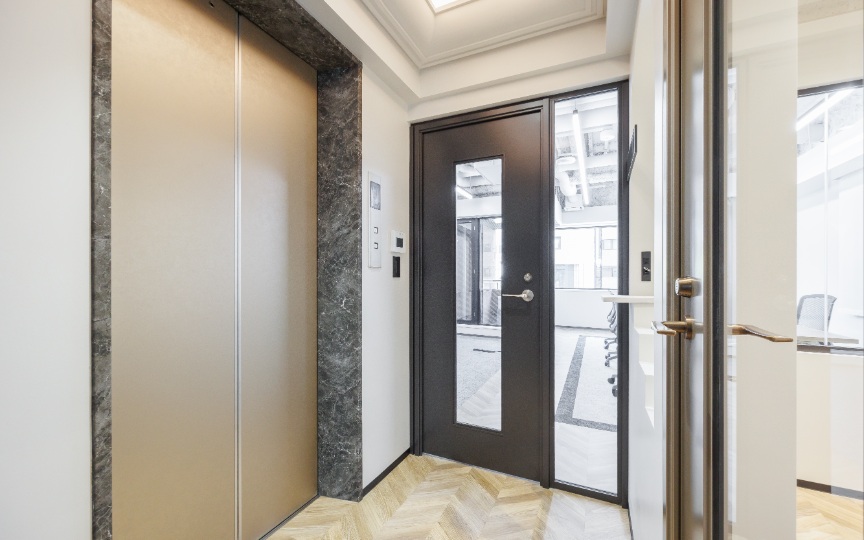 【敷金0・原状回復不要】浜松町駅徒歩3分！内装・家具・Wi-Fi完備のフルセットアップオフィスの写真2