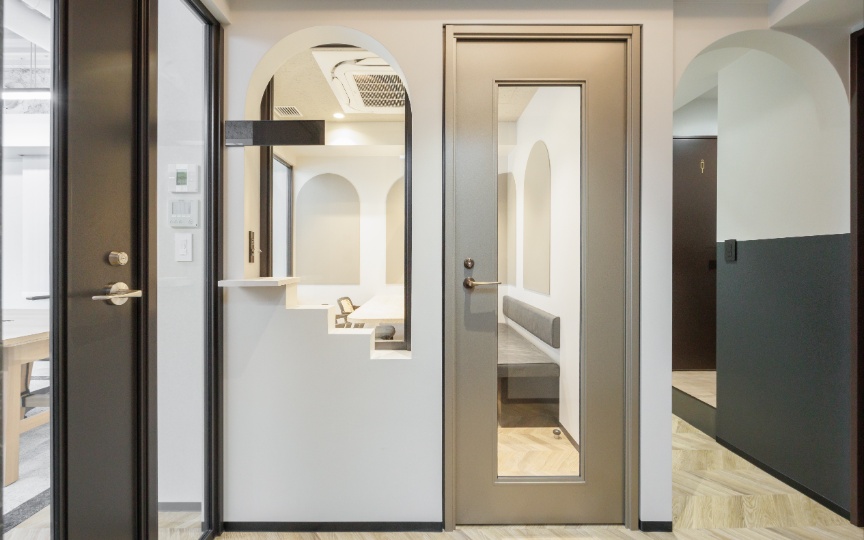 【敷金0・原状回復不要】浜松町駅徒歩3分！内装・家具・Wi-Fi完備のフルセットアップオフィスの写真3