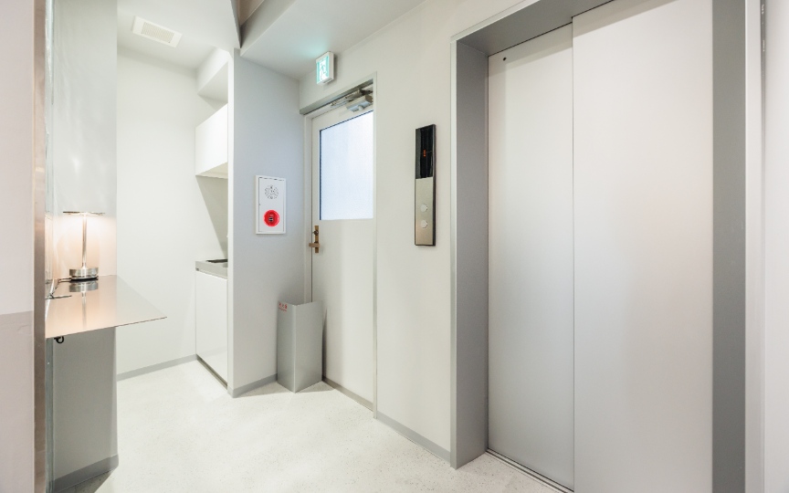 【敷金0・原状回復不要】四谷三丁目駅徒歩2分！モダンな内装が魅力の小規模フルセットアップオフィスの写真3