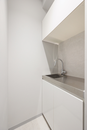 【敷金0・原状回復不要】四谷三丁目駅徒歩2分！モダンな内装が魅力の小規模フルセットアップオフィスの写真10