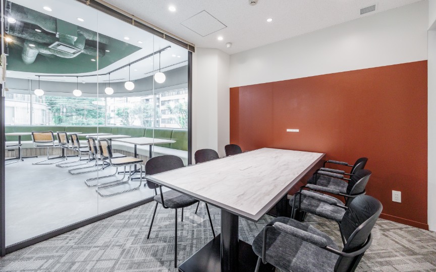 東日本橋駅徒歩3分！専用ラウンジ付き、デザイン性・機能性を両立したフルセットアップオフィスの写真2