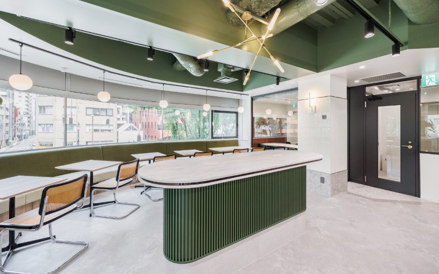東日本橋駅徒歩3分！専用ラウンジ付き、デザイン性・機能性を両立したフルセットアップオフィスの写真3