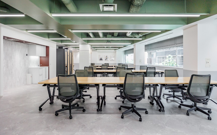 東日本橋駅徒歩3分！専用ラウンジ付き、デザイン性・機能性を両立したフルセットアップオフィスの写真4