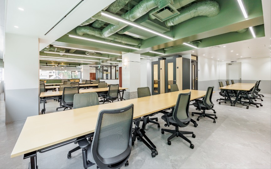 東日本橋駅徒歩3分！専用ラウンジ付き、デザイン性・機能性を両立したフルセットアップオフィスの写真5