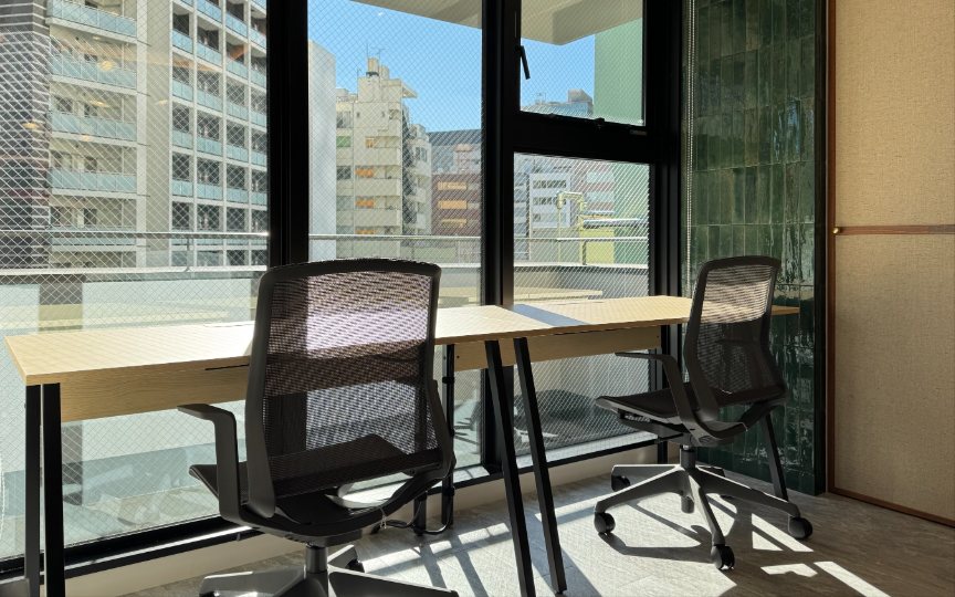 【敷金0・原状回復不要】渋谷駅徒歩3分！共有ラウンジが魅力の、小規模向けフルセットアップオフィスの写真1