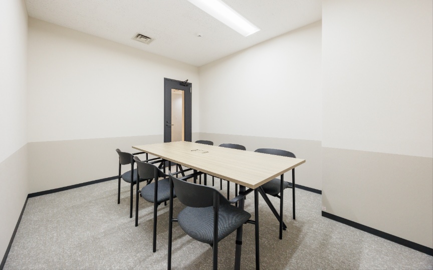 新宿駅徒歩圏内｜企業の信頼性を高める、洗練された内装が魅力のセットアップオフィスの写真3