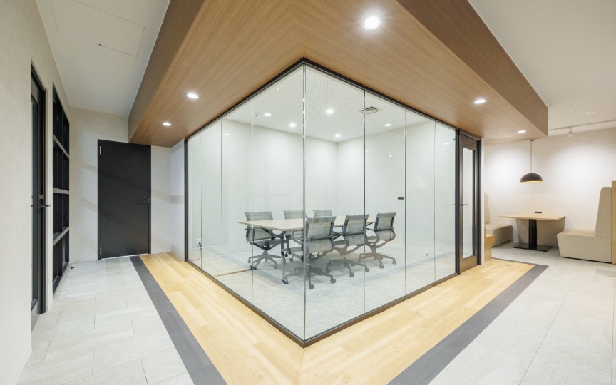 新宿駅徒歩圏内｜企業の信頼性を高める、洗練された内装が魅力のセットアップオフィスの写真8