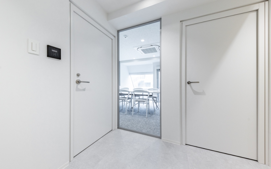 麹町駅徒歩1分！会議室2室・テレカンブース完備、採光性抜群のセットアップオフィスの写真3